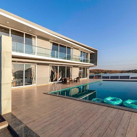 Stayvista's Bellisimo Panorama: Lakeside Retreat with Infinity Pool Nashik Exterior photo